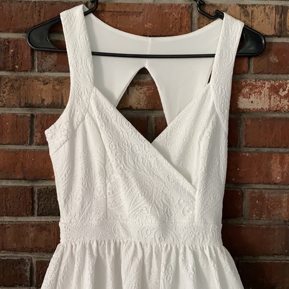 White dress - Picture 2 of 4